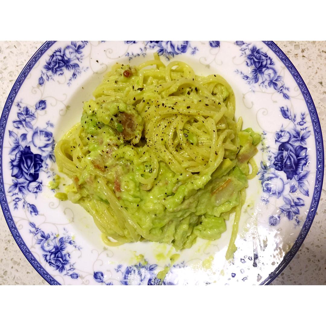 小清新牛油果火腿意面