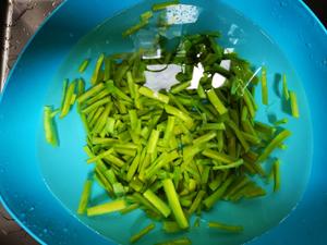 嘎嘣脆的凉拌干苔菜的做法 步骤1