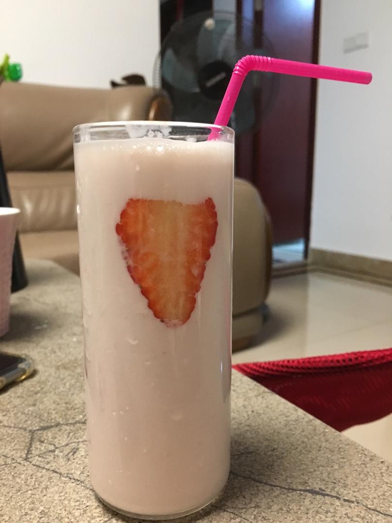 草莓奶昔