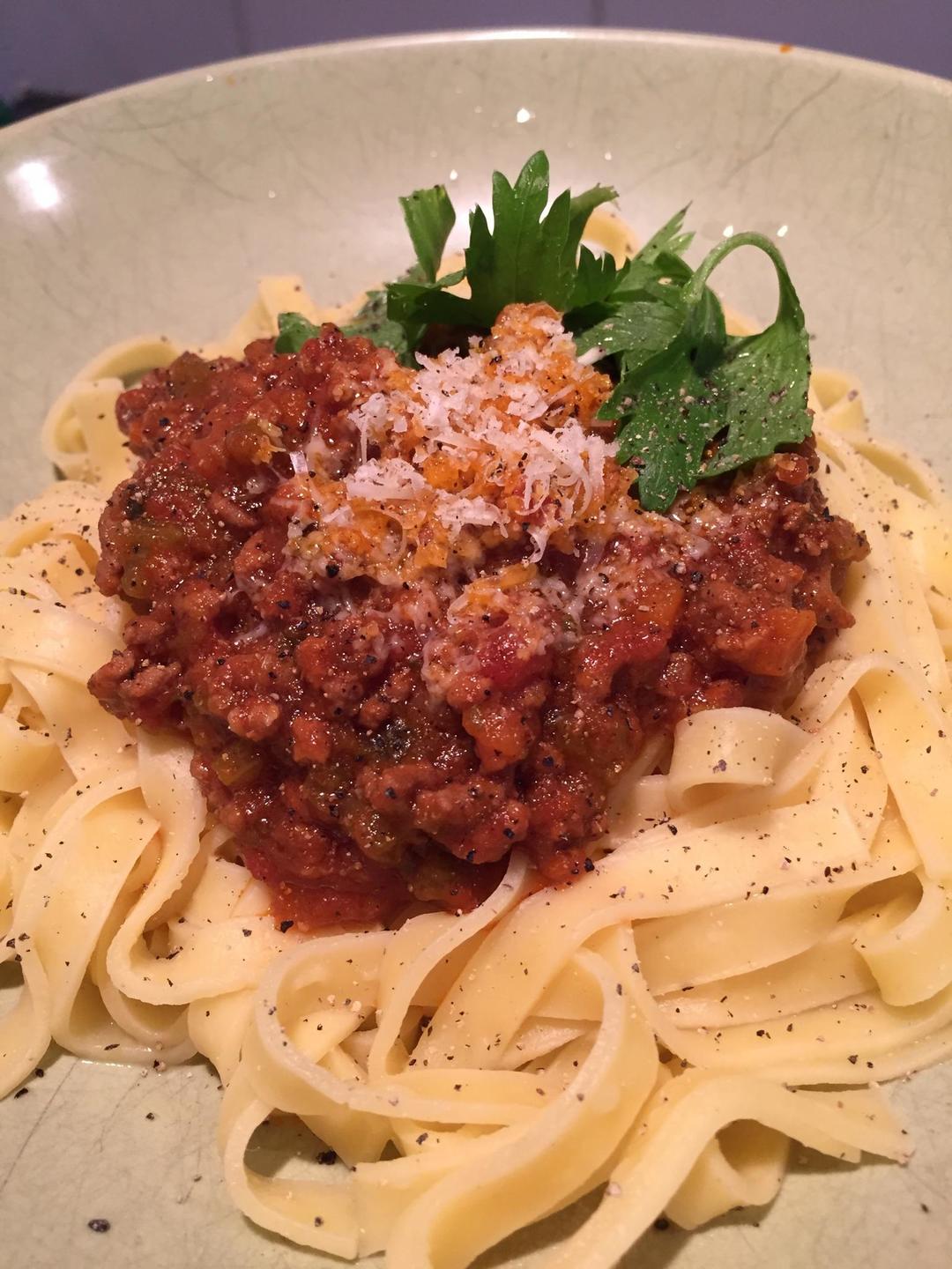 简单正宗的博洛尼亚肉酱面