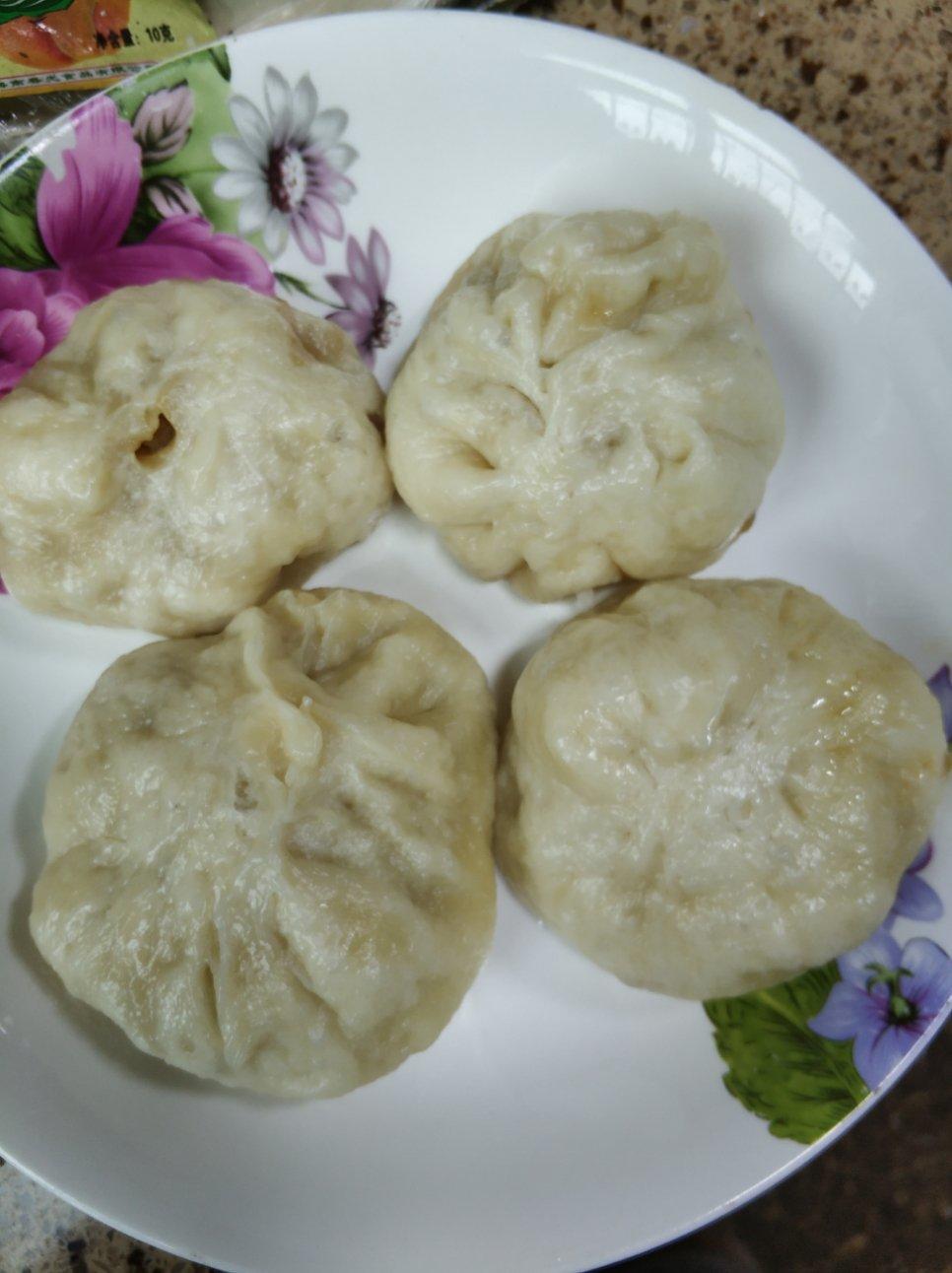 松软多汁的肉包子