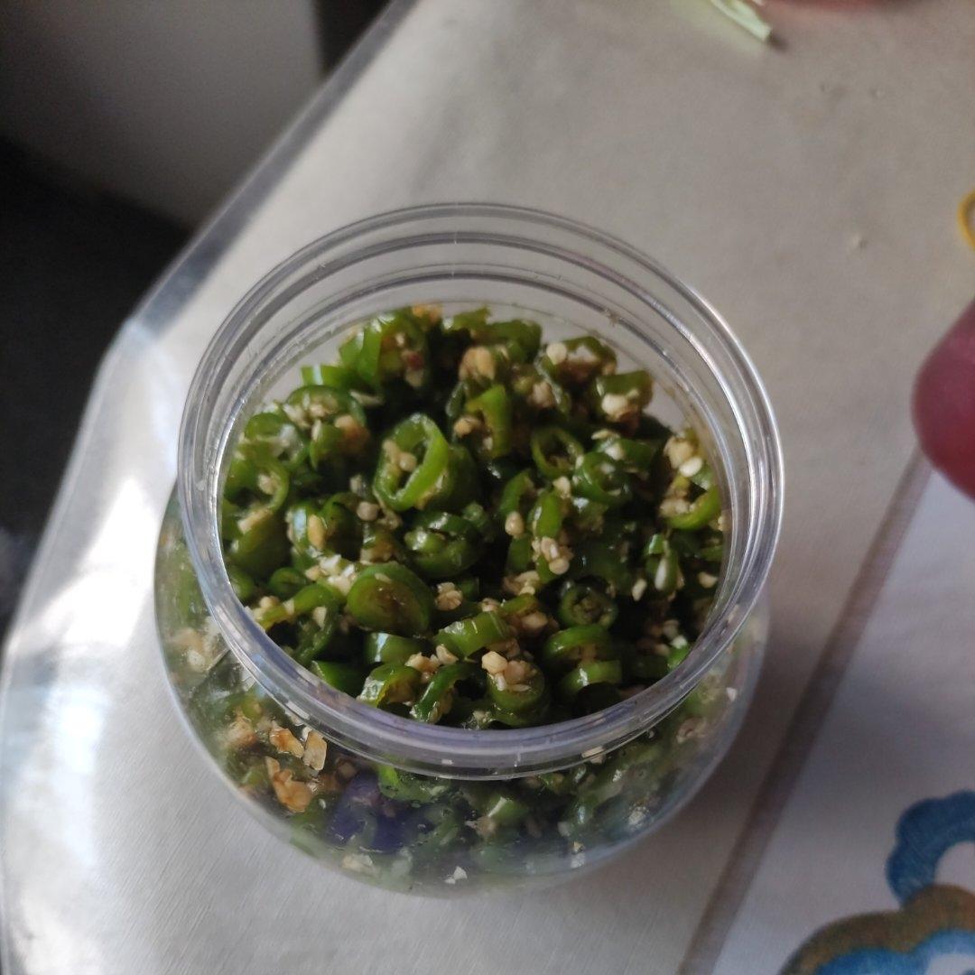 酱醋腌辣椒。非常开胃下饭哦！