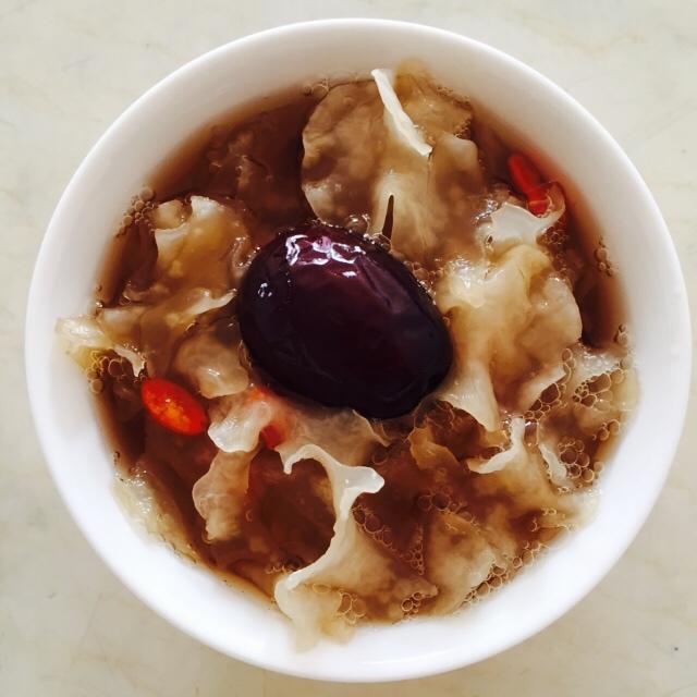 红枣枸杞银耳羹