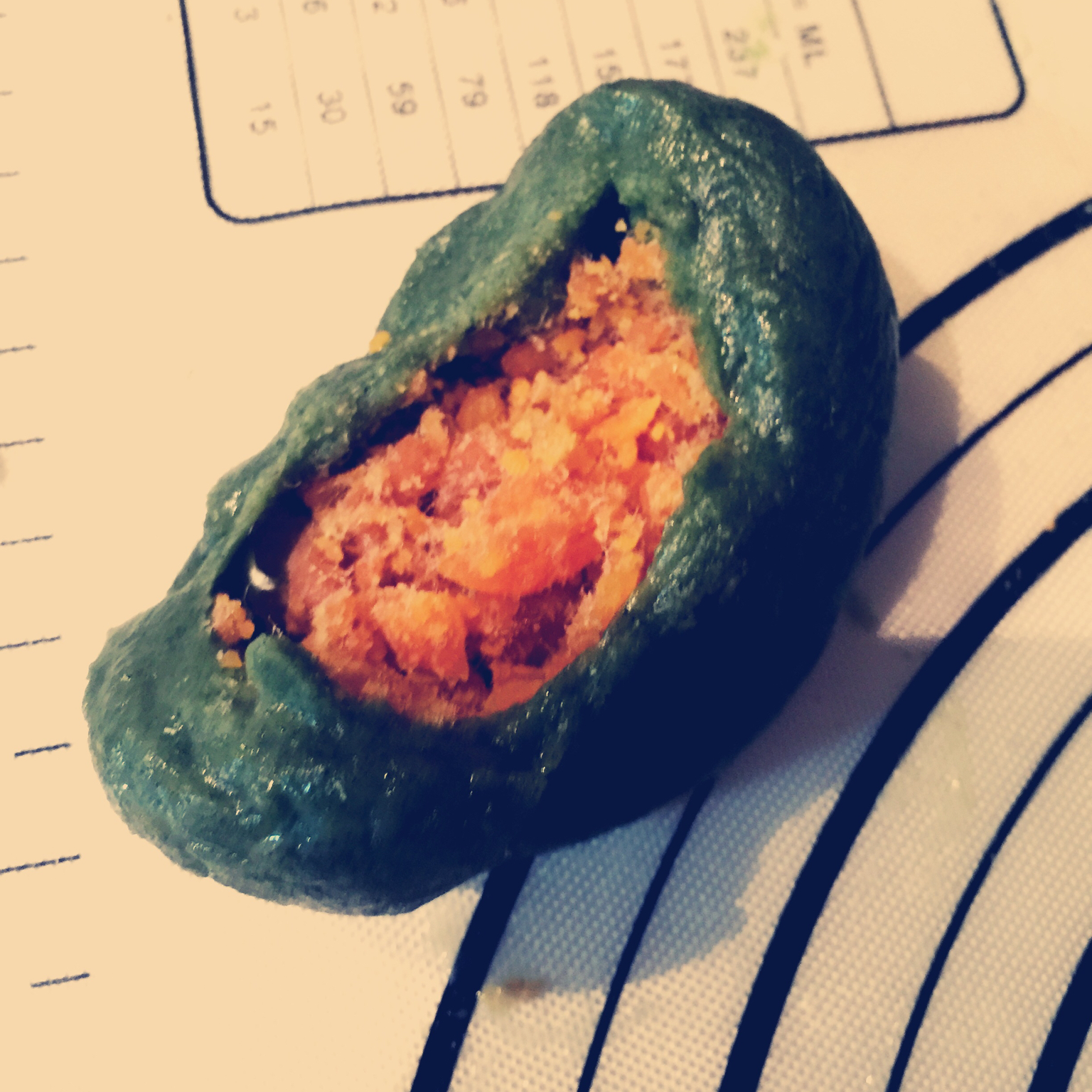 咸蛋黄肉松青团