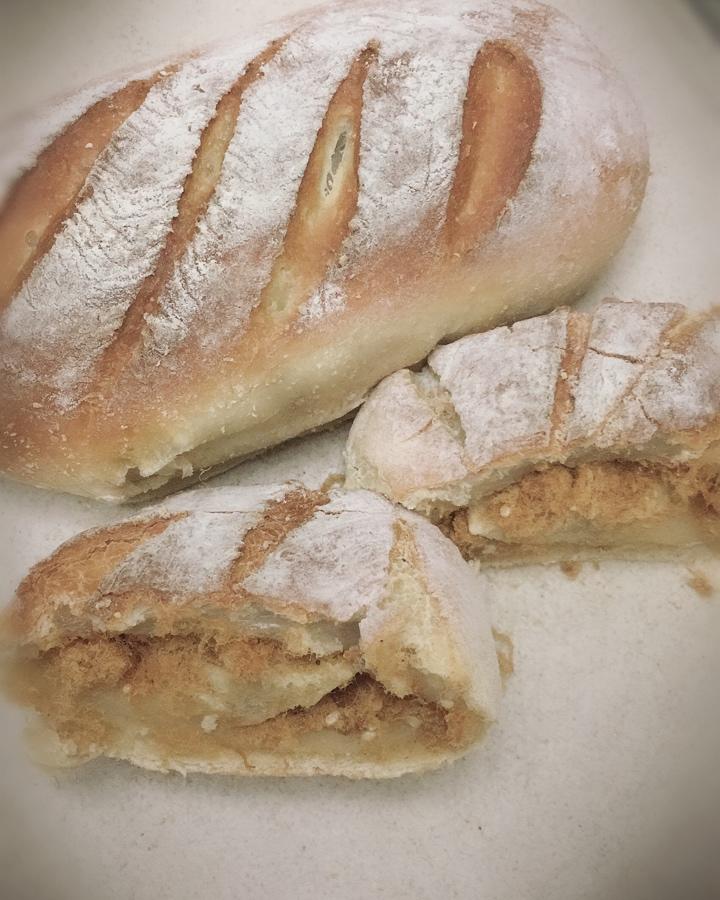 红豆/肉松麻薯软欧面包+石榴茶【曼食慢语】