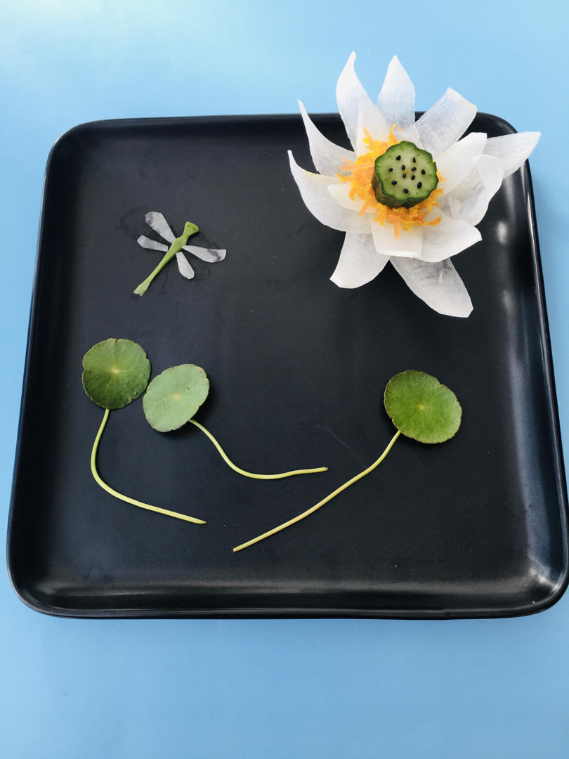 做一朵白莲花，用萝卜～