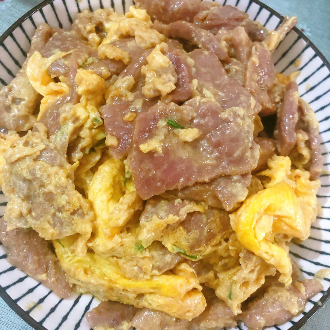 滑蛋牛肉，牛肉滑嫩，鸡蛋松软