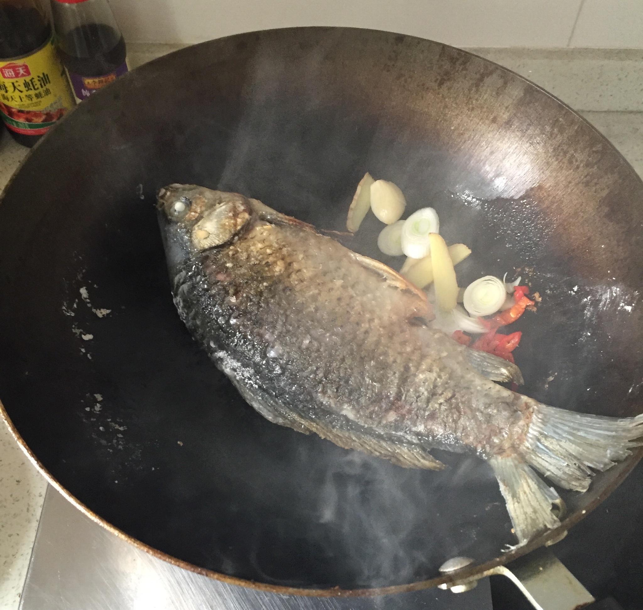 酸豆烩鱼的做法 步骤6