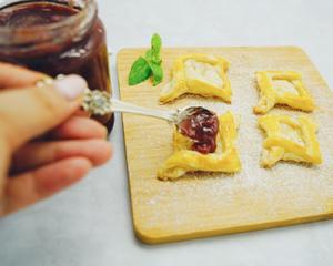 草莓手抓餅丹麥酥的做法 步骤7