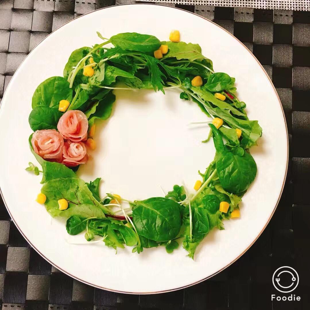 圣诞蔬菜花环沙拉