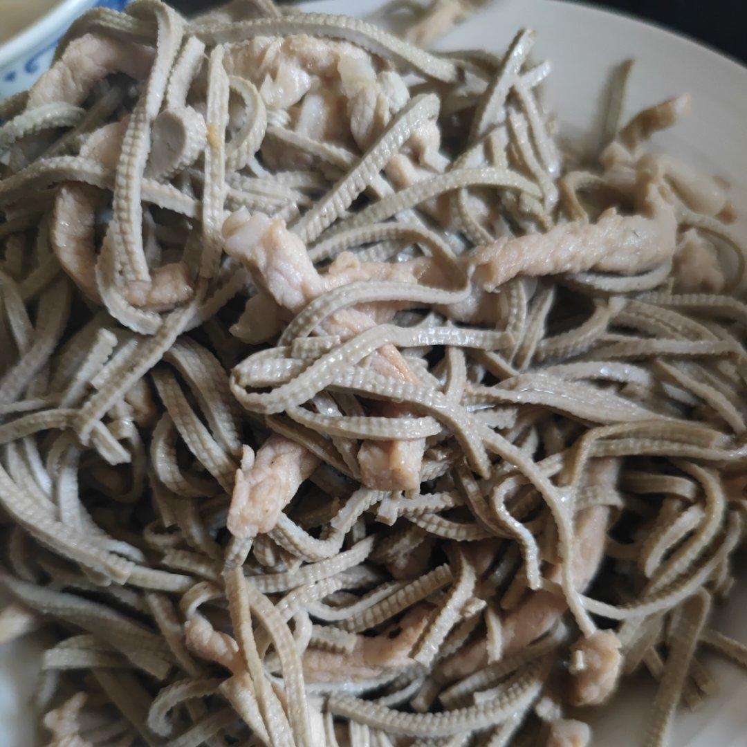 豆腐丝炒肉片