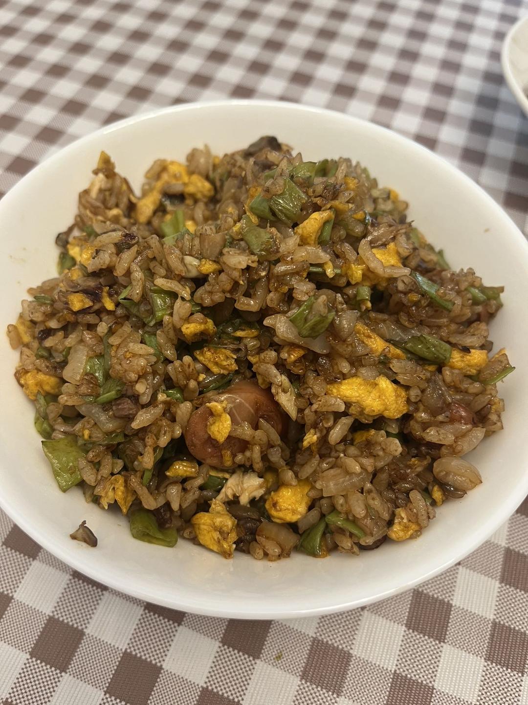 邻居抢着来我家吃土豆香肠炒饭，原来这么香！
