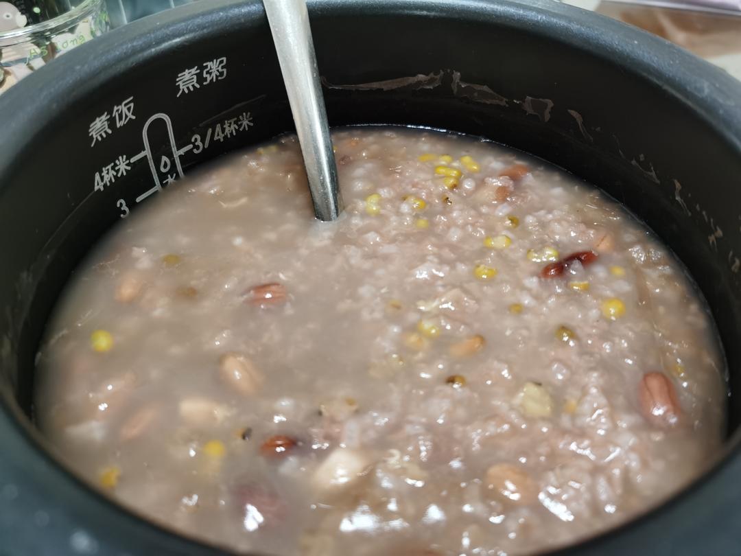 电饭锅炖煮：三伏天养生粥