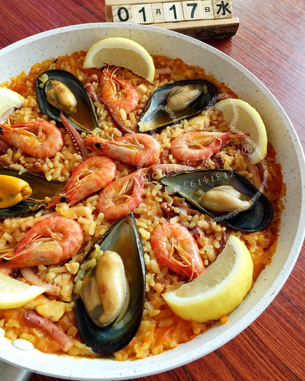 西班牙海鲜饭夹生图片