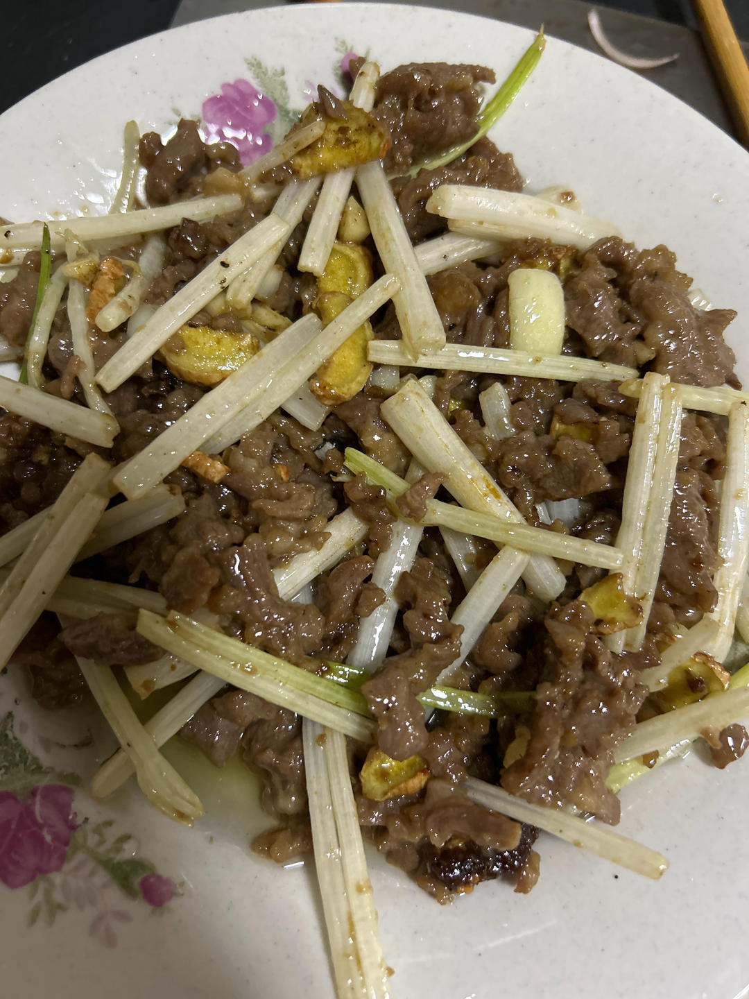 好吃到邻居敲门蹭饭的芹菜炒牛肉！