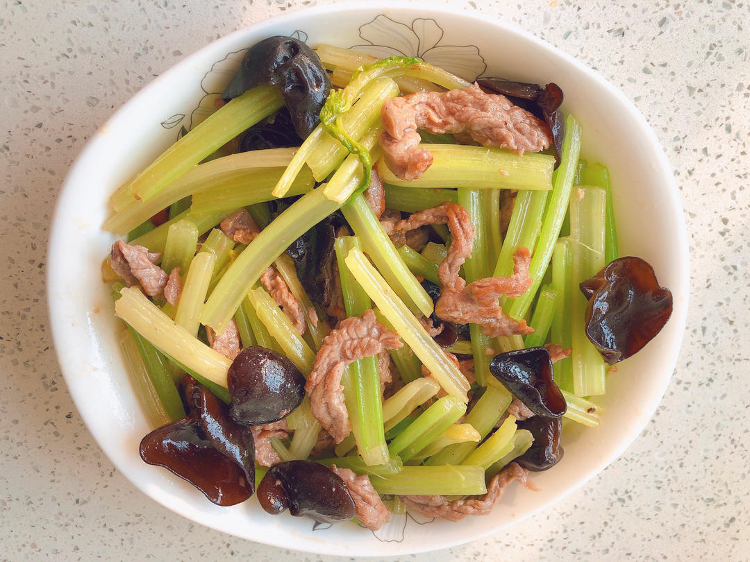 芹菜炒牛肉