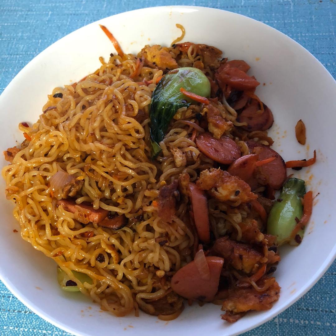 路边摊风味炒方便面