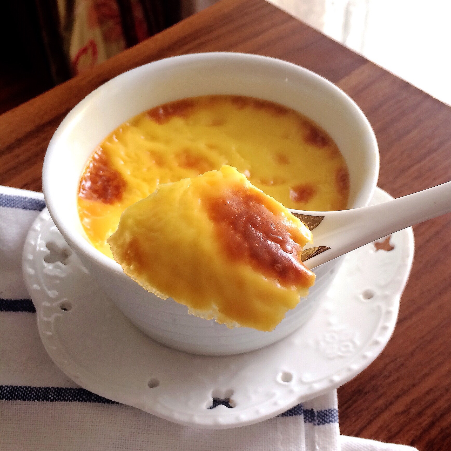 Crèmebrulée。法式烤布雷。焦糖布丁。