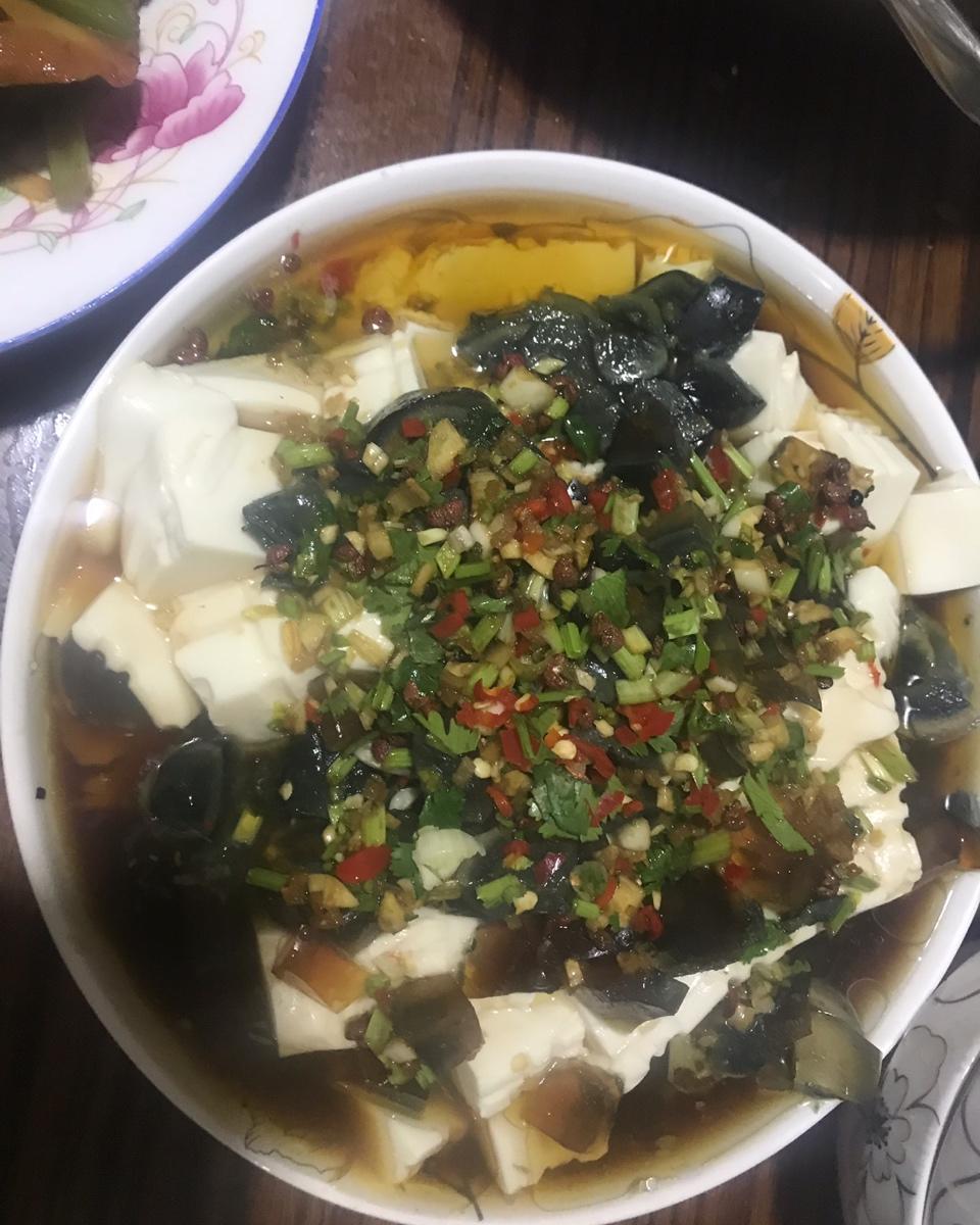 皮蛋拌豆腐