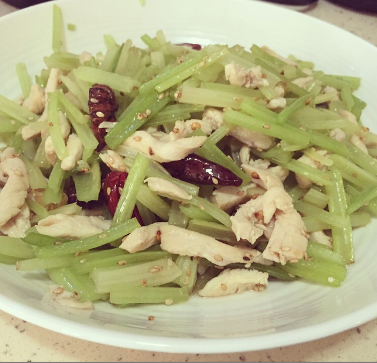 西芹炒鸡肉