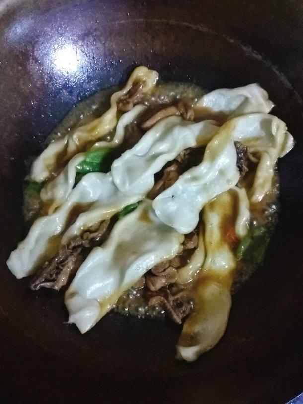 地锅鸡，教你贴饼子好吃的小技巧~