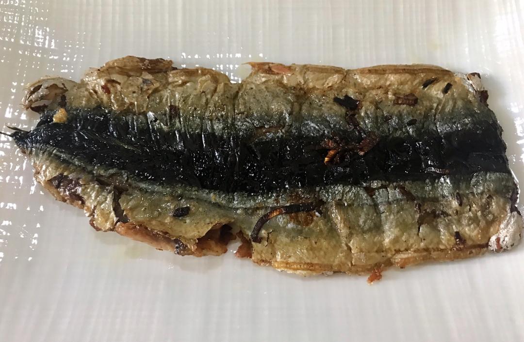 煎秋刀鱼