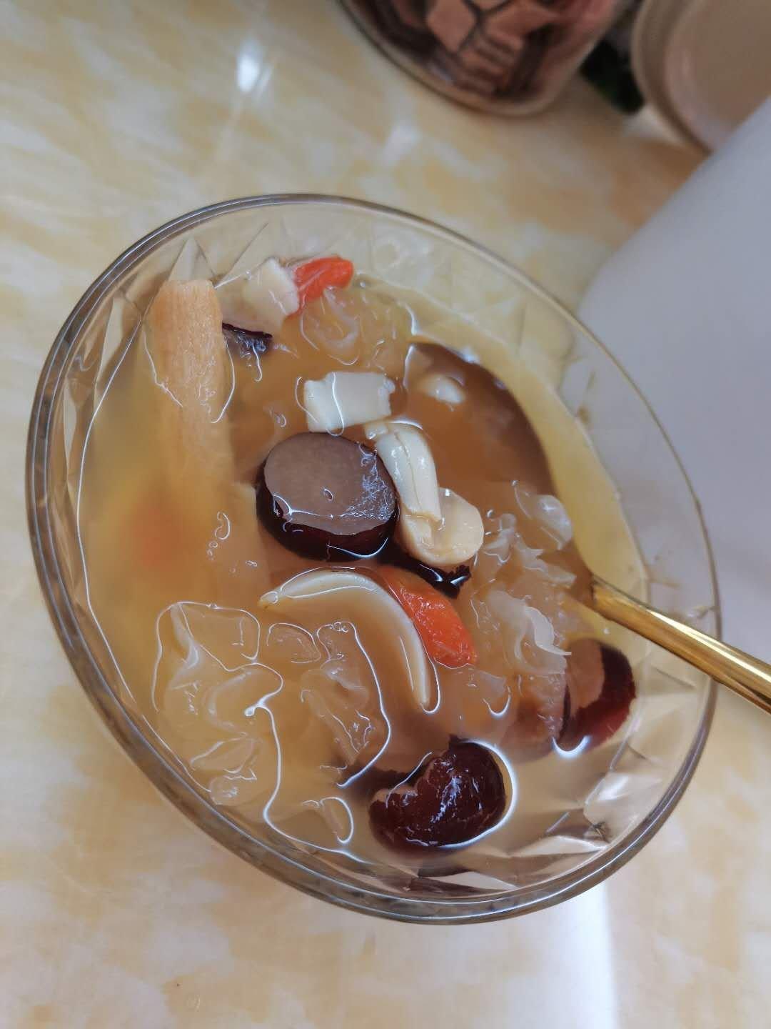 银耳沙参莲子百合糖水