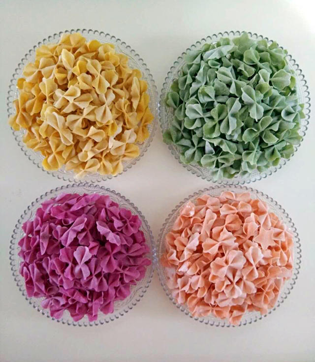 婴儿辅食：彩色卡通蝴蝶面