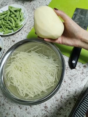炝炒土豆丝的做法 步骤2
