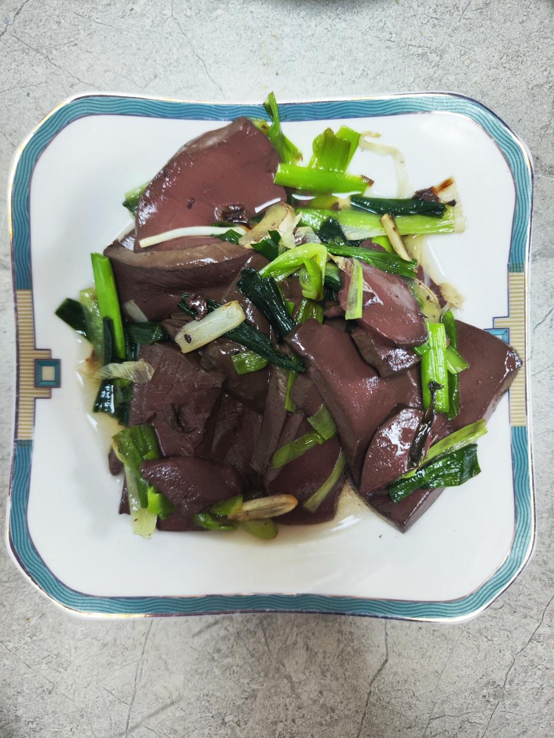 大蒜炒血豆腐