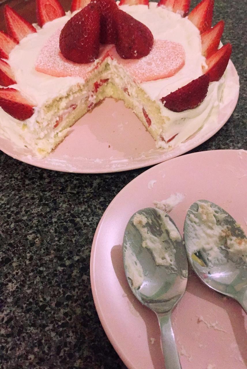 草莓鲜奶油蛋糕