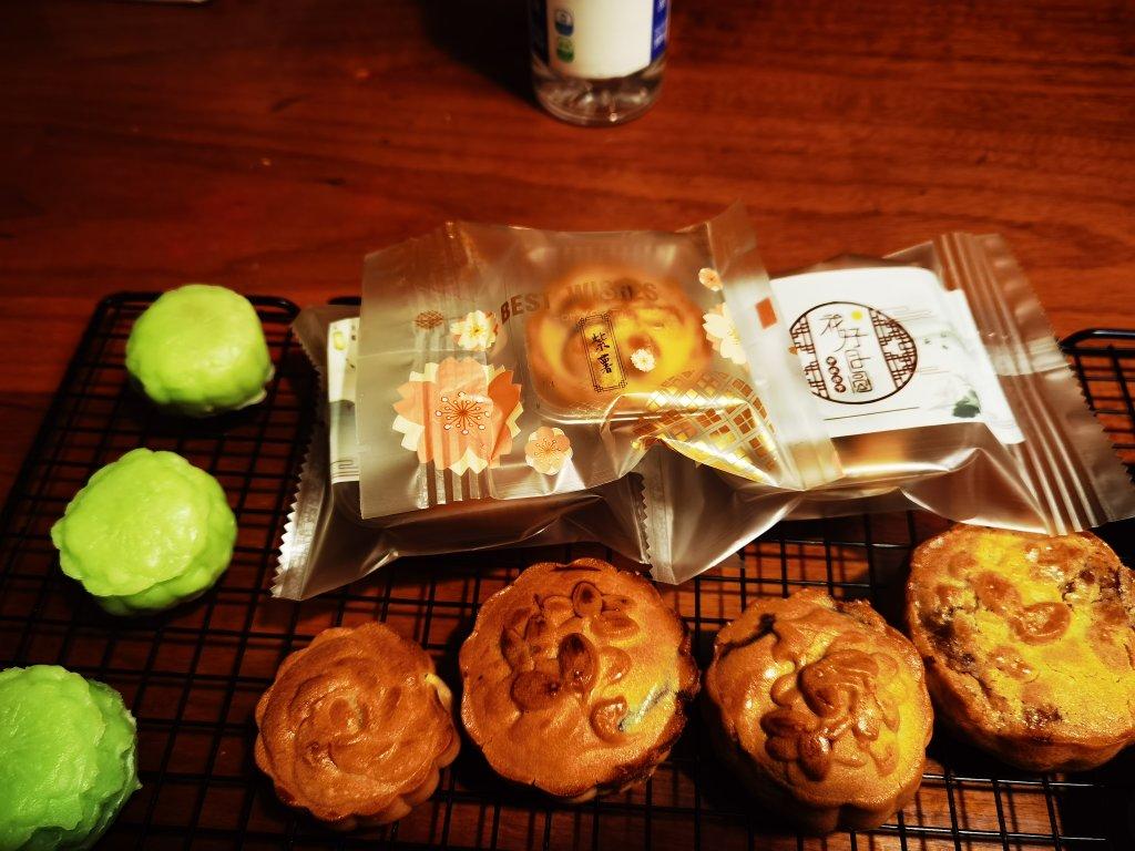 广式月饼—蛋黄莲蓉月饼