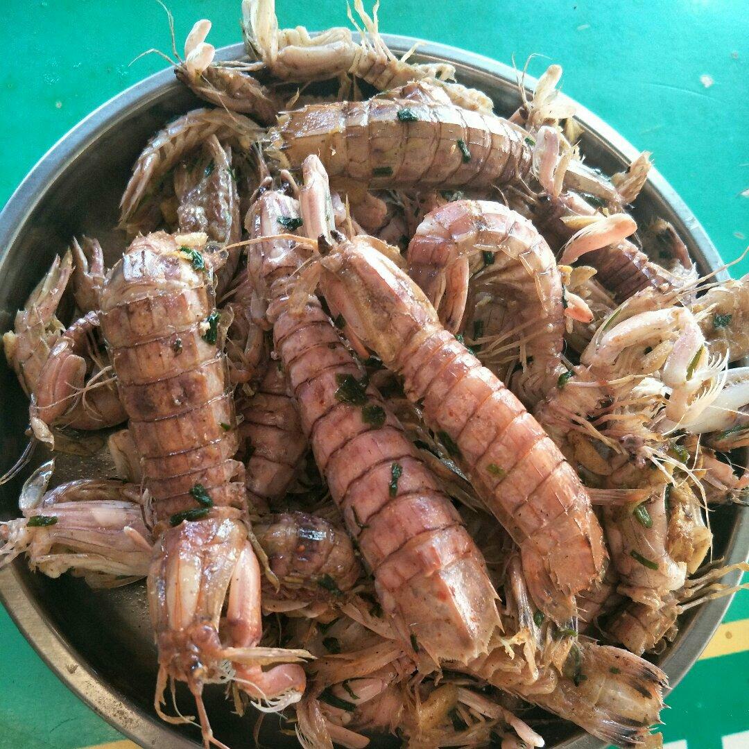 无油炸版的椒盐皮皮虾和巧拨虾壳的方法