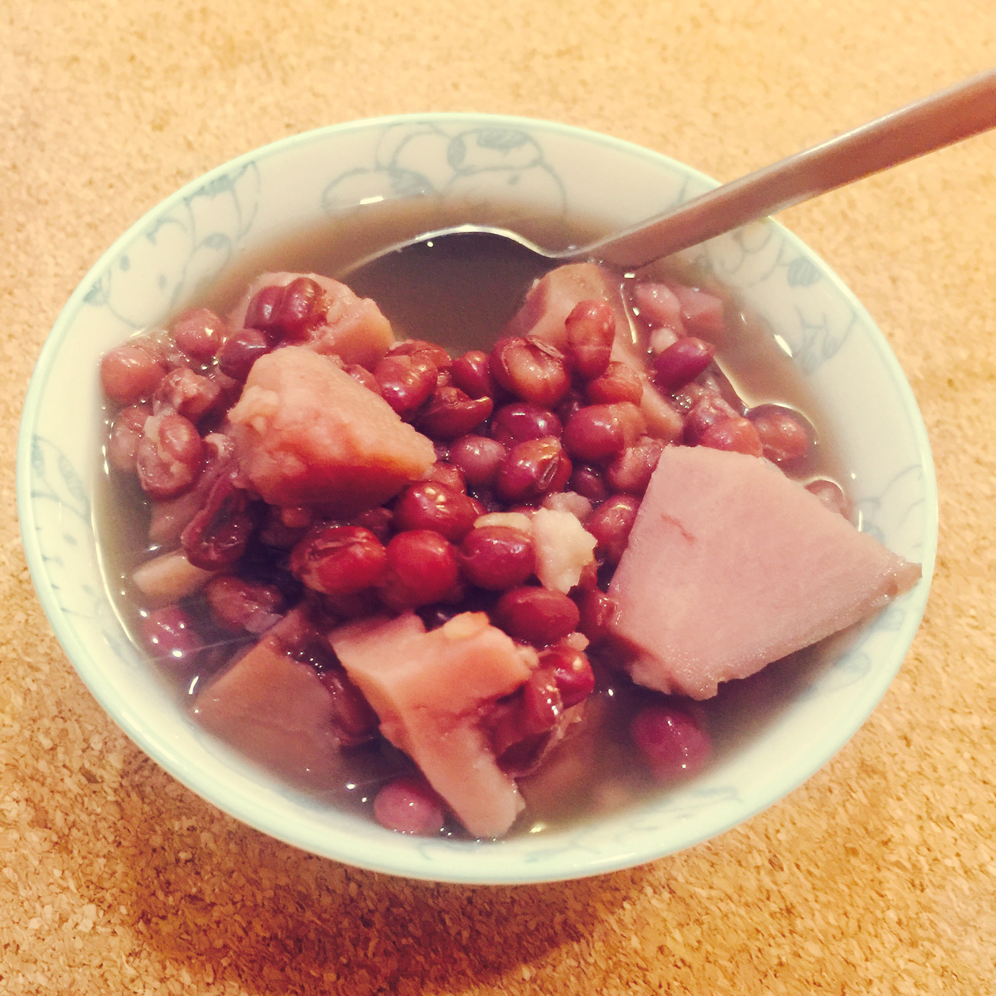 红豆芋头奶香甜汤