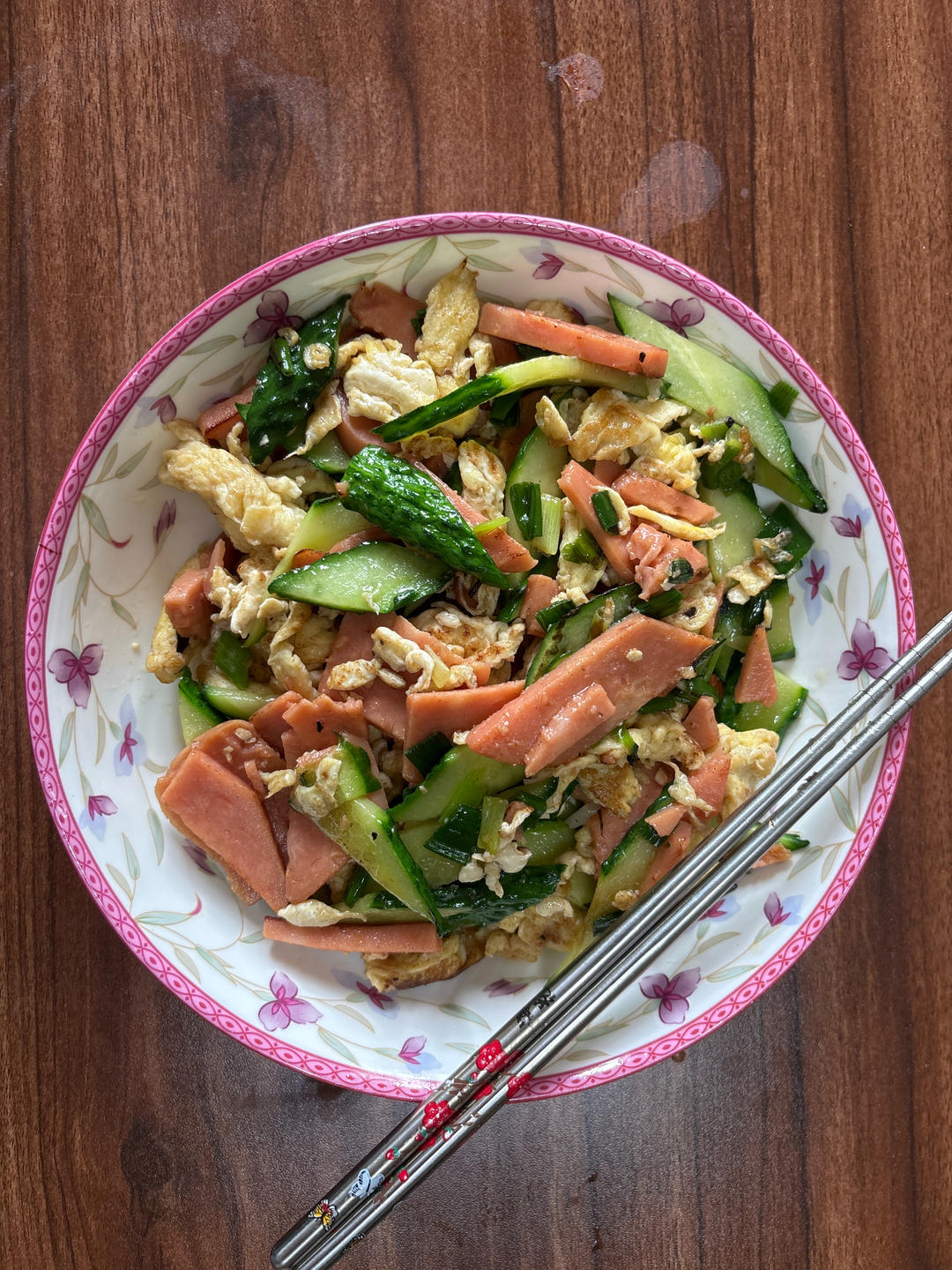 五分钟下饭菜黄瓜火腿炒鸡蛋