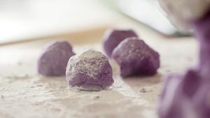 【欧阳应霁 私家原味料理】紫薯汤圆的做法 步骤3