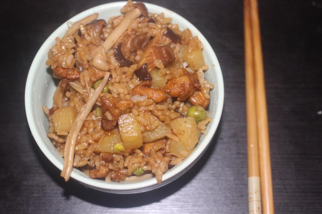香菇鸡肉焖饭
