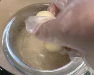 一口一个的奶酪小碱水球的做法 步骤8