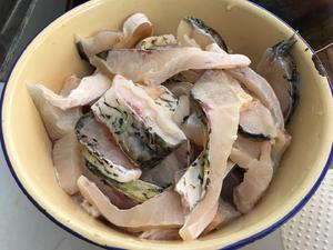 江西南丰特色小吃：手工鱼丸的做法 步骤2