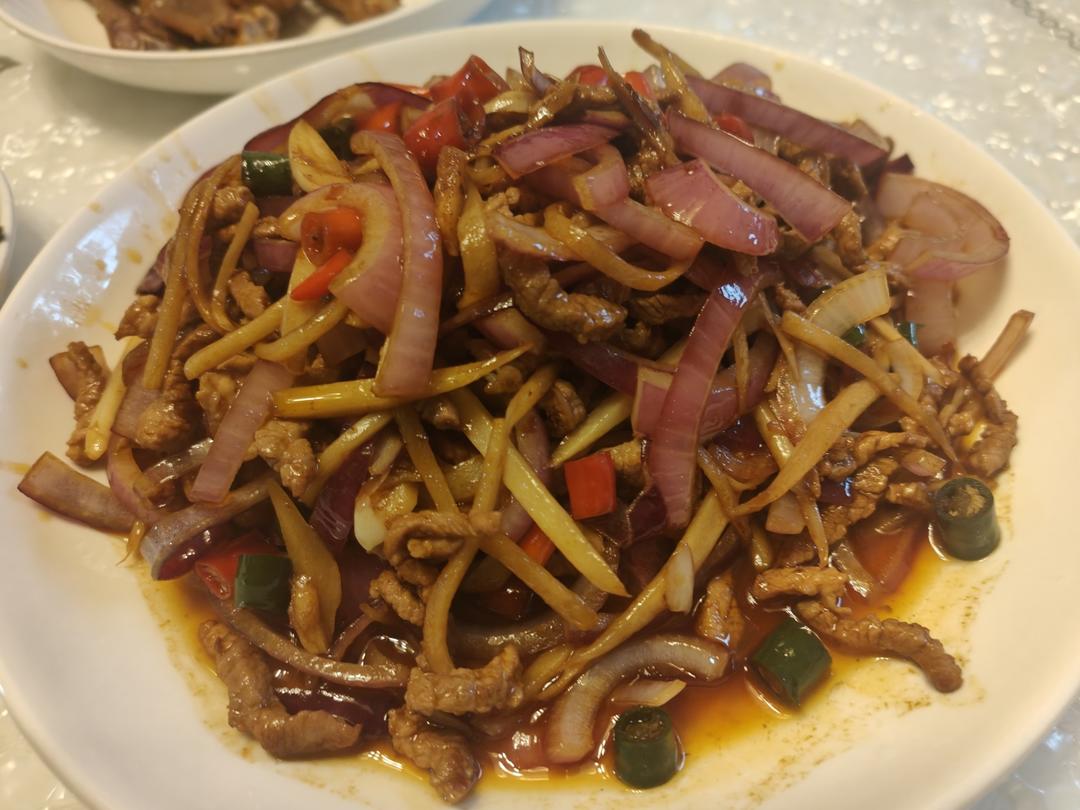 洋葱炒肉