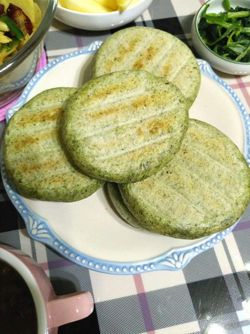 蛋黄独尊做的香椿馅饼