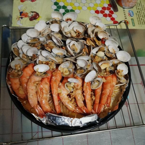 蒜蓉金针菇烤花蛤虾