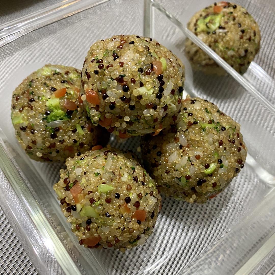 三色藜麦蔬菜饭团