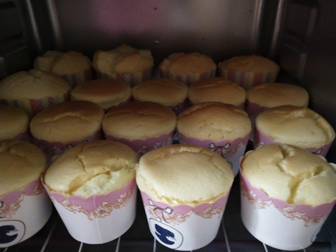 纸杯蛋糕 🧁酸奶小蛋糕   ——附视频