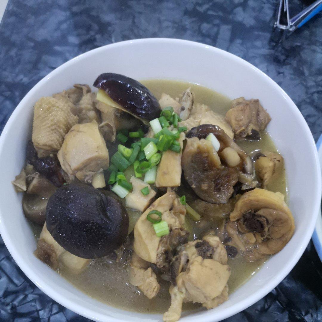 香菇炖鸡汤