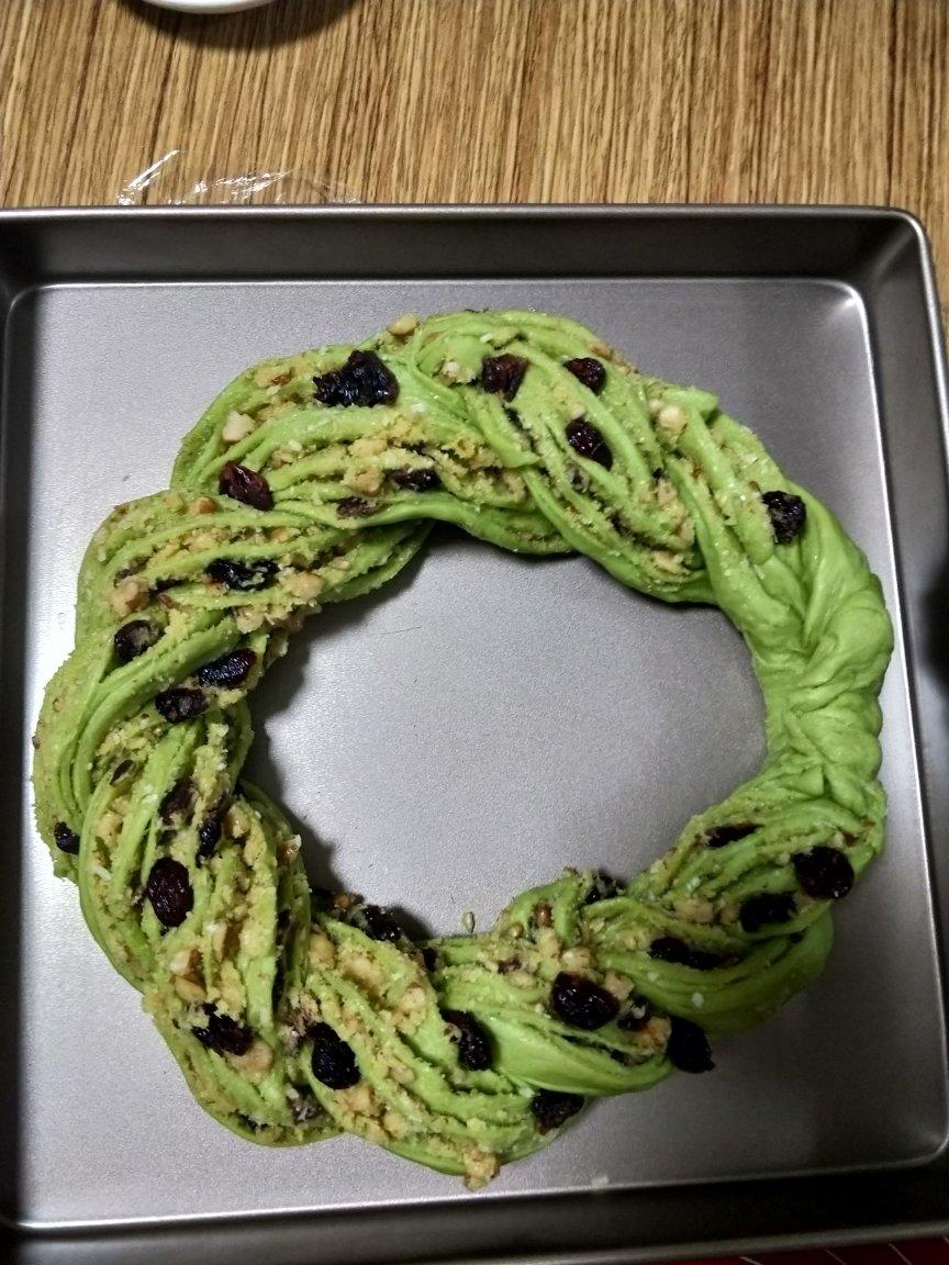 抹茶蔓越莓花环面包