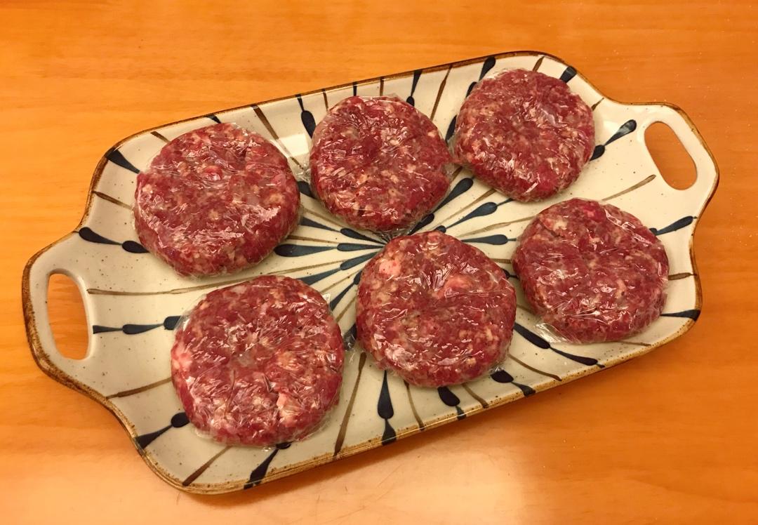 肉多汁的快手汉堡牛肉饼