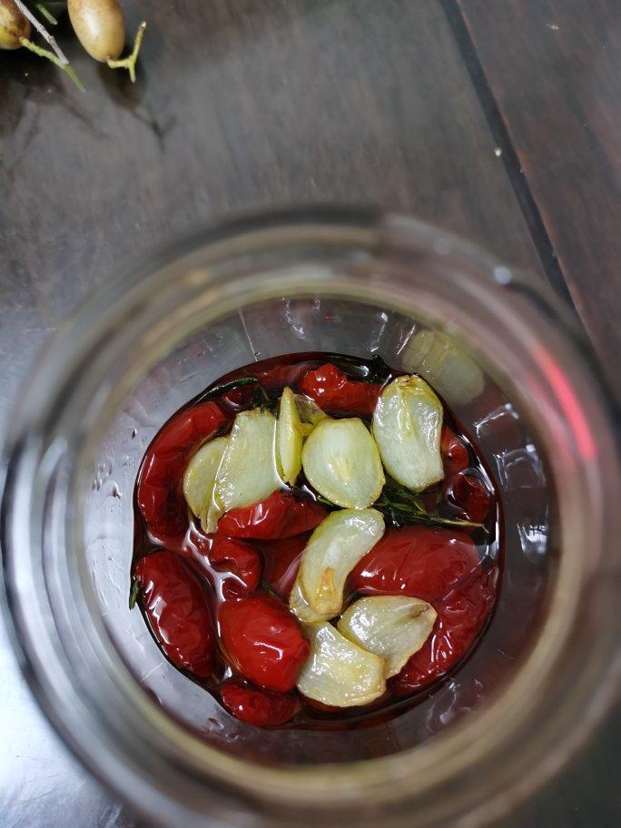 为了佛卡夏而存在的——橄榄油浸小番茄