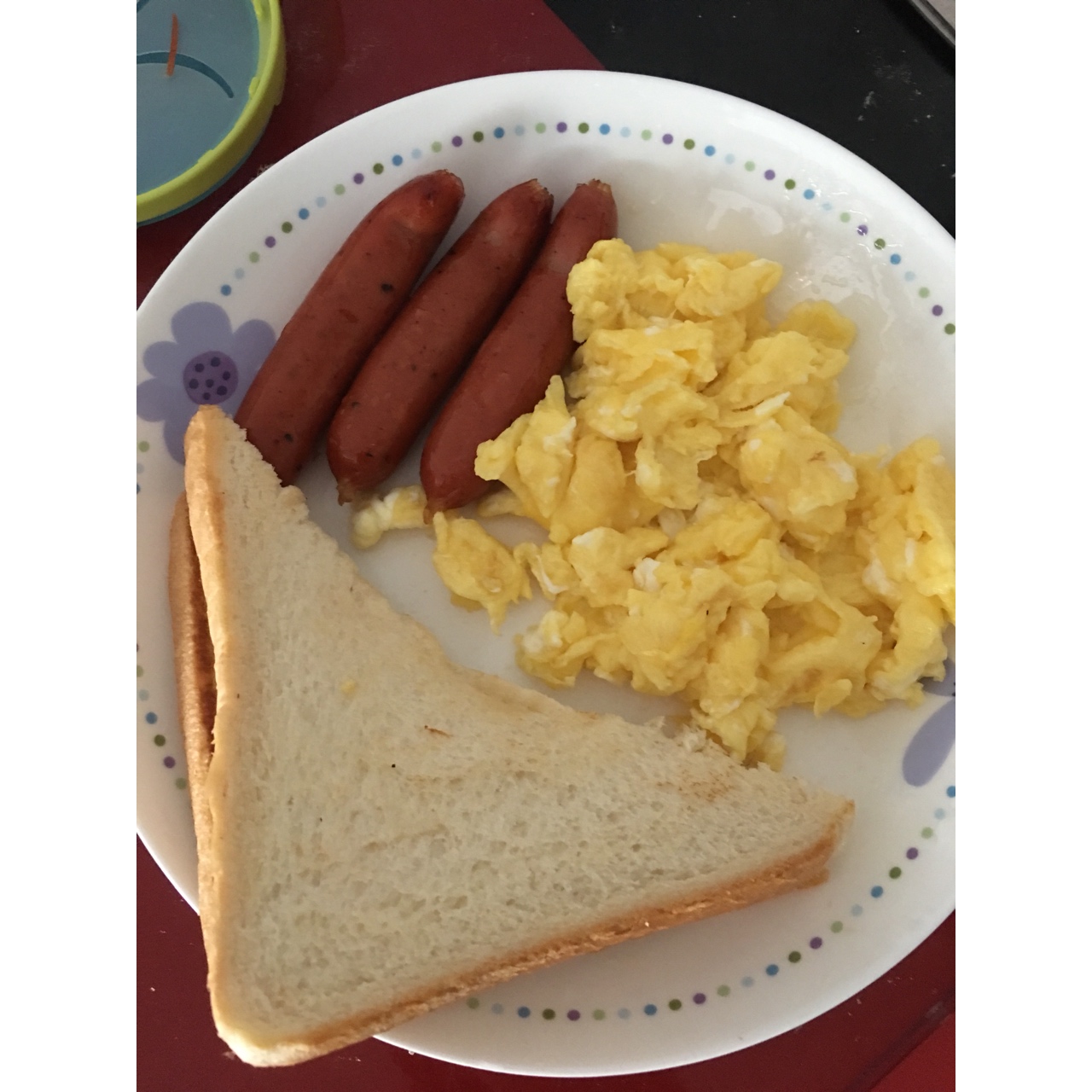 港式早餐：肠仔煎双蛋➕多士烘底