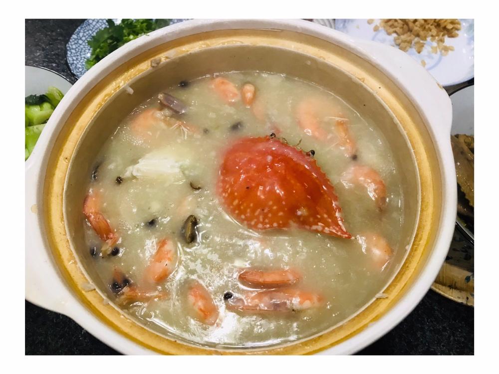 皇后娘娘驾到ing做的海鲜粥(潮汕砂锅粥)